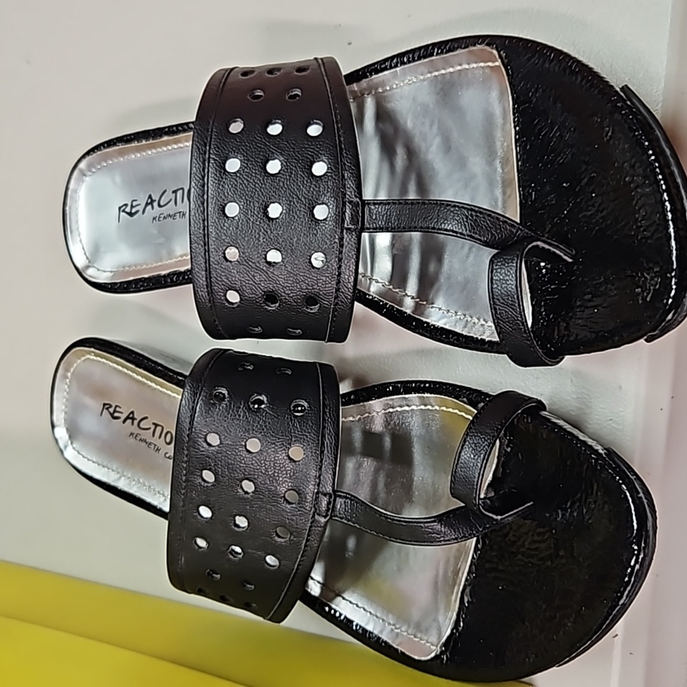 Kenneth Cole Reaction 9 med women's sandals